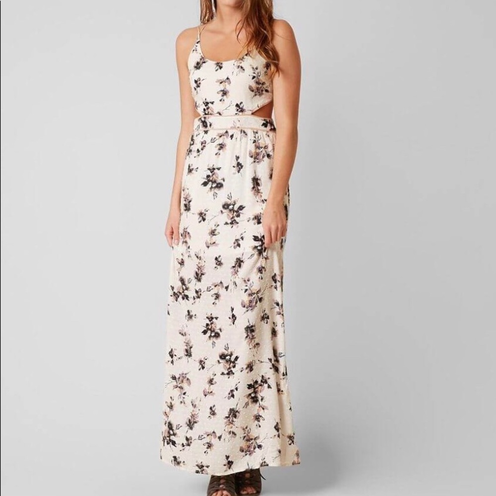 🌸 Honey Punch Maxi dress with cut outs 🌸
